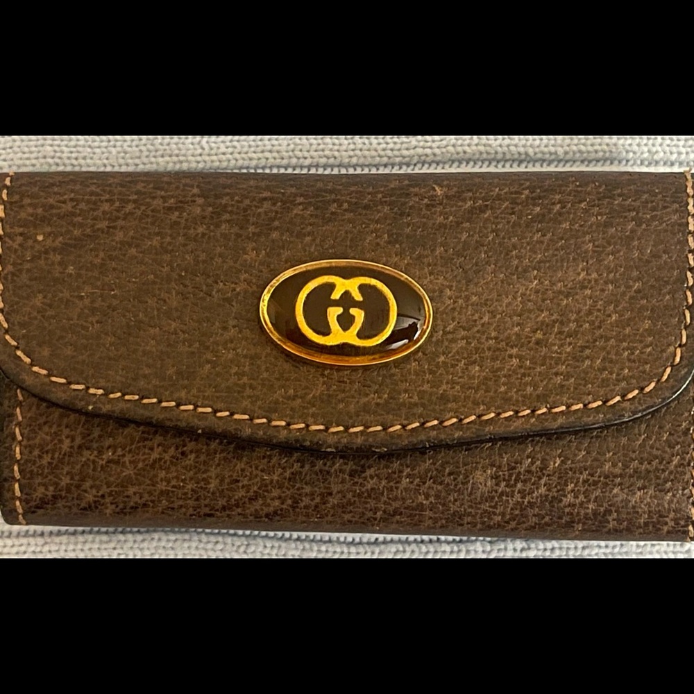 GUCCI Leather 3-Key wallet w/GG logo. Perfect!